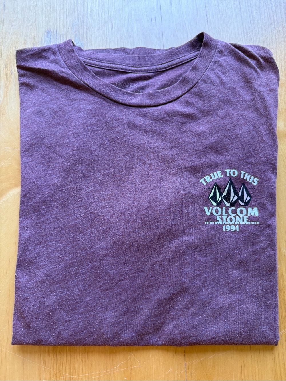 Volcom Stone Graphic Tee Large Burgundy Skate Surf Shirt Logo Back Print